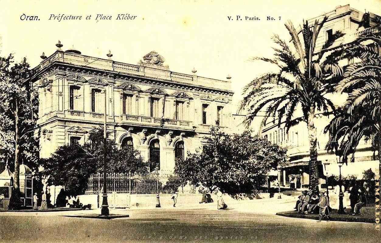 MH b- 017a- Place Kleber et prefecture.JPG